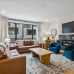 3br Townhome Rooftop Views Hot Tub & Fireplace Apartment