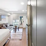 Landing Chic Studio In Downtown Hermitage