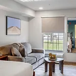 Landing Chic Studio In Downtown Hermitage