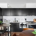 Upscale Riverview With Garage Walk To Downtown Apartment