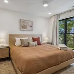 Modern Multi-level Retreat With Rooftop Hot Tub Apartment Nashville