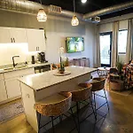 Modern 1br Just Minutes To Downtown