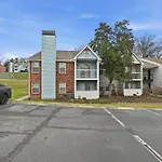 Charming Apartment With Fireplace & Dining Area