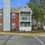 Charming With Fireplace & Dining Area Nashville