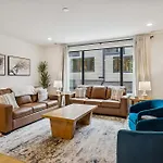 3br Townhome Rooftop Views Hot Tub & Fireplace *