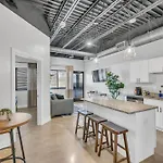 1Br Condo - King Bed - 10Mins To Broadway