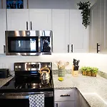 Modern 1br Just Minutes To Downtown