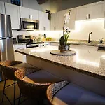 Modern 1br Just Minutes To Downtown Apartment *