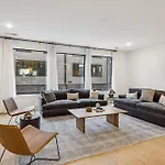 New Modern Escape With Rooftop Hot Tub