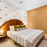 Upscale Riverview With Garage Walk To Downtown Apartment