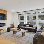 Apartment New Modern Escape With Rooftop Hot Tub *