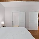 Apartment The Nook - Barn Doors & Broadway Dreams *