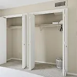Spacious Living With Fireplace And Balcony * Nashville