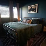 Modern 1br Just Minutes To Downtown Apartment