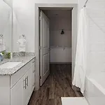 Landing Incredible 1bd Gym Clubhouse *
