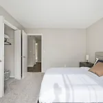 Apartment Spacious Living With Fireplace And Balcony Nashville