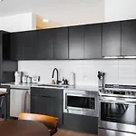Upscale Riverview With Garage Walk To Downtown *