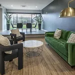 Landing Incredible Studio Gym Pool * Nashville