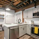 The 1865 Experience With Speakeasy, Pool & Parking