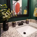 Modern 1br Just Minutes To Downtown
