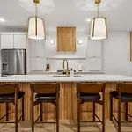 Apartment New Modern Escape With Rooftop Hot Tub *