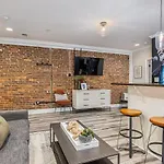 Music Memories Downtown - Parking Included Apartment *