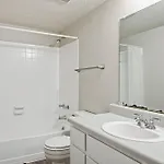 Apartment Charming With Fireplace & Dining Area