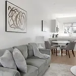 Landing Stunning 1bd Game Gym