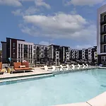 Landing Incredible 1bd Gym Clubhouse Apartment