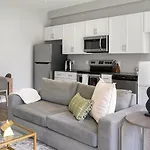 Landing Incredible Studio Gym Pool Apartment