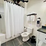 The 1865 Nashville Experience With Speakeasy, Pool & Parking