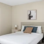 Apartment Charming With Fireplace & Dining Area Nashville