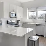 Landing Stunning 1bd Game Gym Apartment *