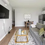 Landing Incredible Studio Gym Pool Apartment