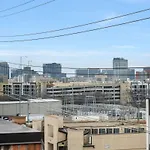 Apartment Huge Private Patio With Games & Skyline Views
