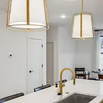 Apartment New Modern Escape With Rooftop Hot Tub *