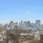 Apartment Huge Private Patio With Games & Skyline Views
