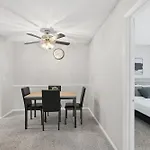 Charming With Fireplace & Dining Area * Nashville