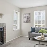 Spacious Living With Fireplace And Balcony *