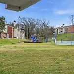 Comfortable Retreat With In-Unit Washerdryer