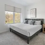 Landing Stunning 1bd Game Gym
