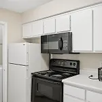 Apartment Charming With Fireplace & Dining Area *