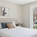 Apartment Spacious Living With Fireplace And Balcony