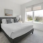 Landing Stunning 1bd Game Gym