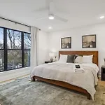 New Modern Escape With Rooftop Hot Tub Apartment Nashville