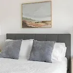 Landing Stunning 1bd Game Gym Apartment *