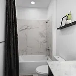 Apartment Upscale Riverview With Garage Walk To Downtown *