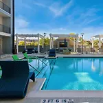 Boulevard Midtown 30ft Ceilings 1br 01 Apartment