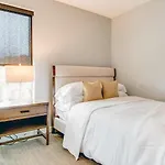 Landing Incredible Studio Gym Pool Apartment