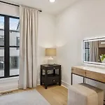 Apartment New Modern Escape With Rooftop Hot Tub *